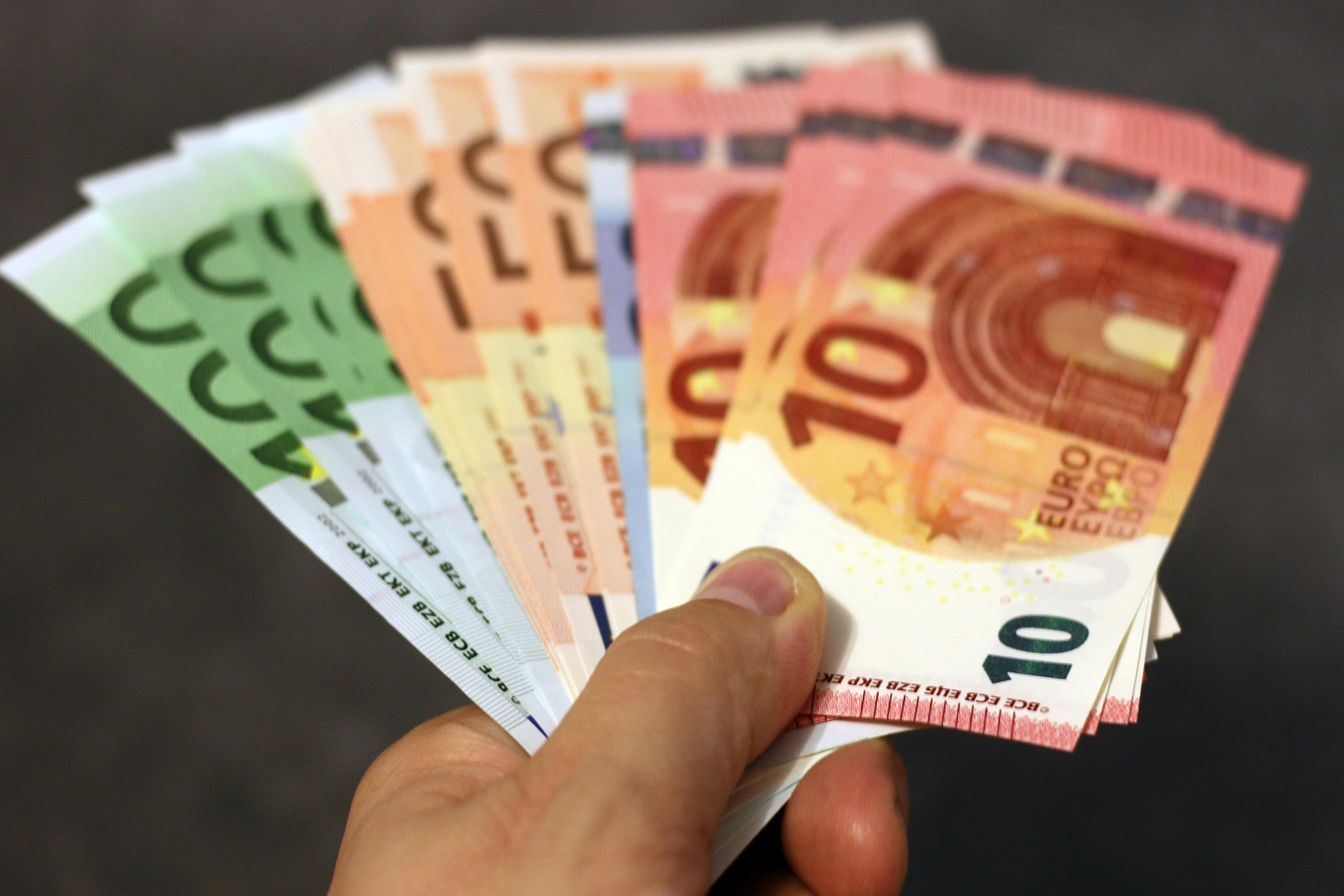 W co inwestować w 2025 roku? Pomysły, trendy i trochę luzu na półmetku roku.